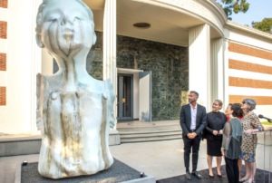Artist and USC administrators stand by sculpture after official unveiling