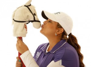 Lizette Salas shows her affection to her alma mater by giving a peck to a replica of the Trojan mascot white horse Traveler. (Photo/Ezra Shaw/Getty Images)
