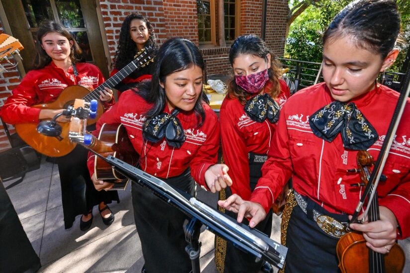 USC mariachi: members watch their music