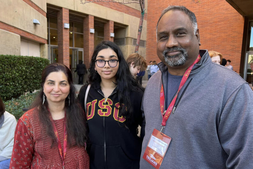 Riya Duddalwar and her parents